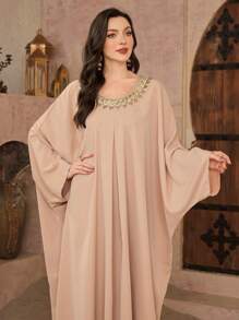 Al Najma 女士蝙蝠印花褶饰宽松束腰连衣裙 - 卡其色 - 查看 5