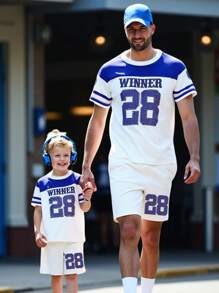 1 套年轻男孩时尚大字母标语和数字数码印花超大 T 恤搭配短裤套装