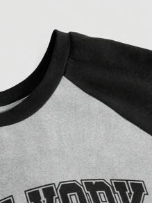 SHEIN Girlism 2 件套青少年女孩针织拼色字母印花 T 恤和纯色弹性袖口裤子，休闲装