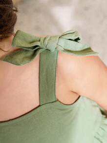 SHEIN Leap Crew Set de 2 piezas para niñas jóvenes que incluye top con tirantes y dobladillo A y pantalones anchos casuales bordados. Adecuado para uso diario de niñas, festivales, eventos familiares y ocasiones especiales, regreso a casa, primavera y verano, perfecto para vacaciones. - Verde - Ver 3