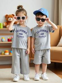 1 套年轻男孩休闲字母印花落肩 T 恤和条纹短裤套装，休闲装 - 淺灰色 - 查看 1