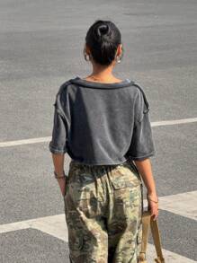 Muchica 黑色针织女式短款 T 恤，简约时尚，休闲日常穿着 - 深灰色 - 查看 2