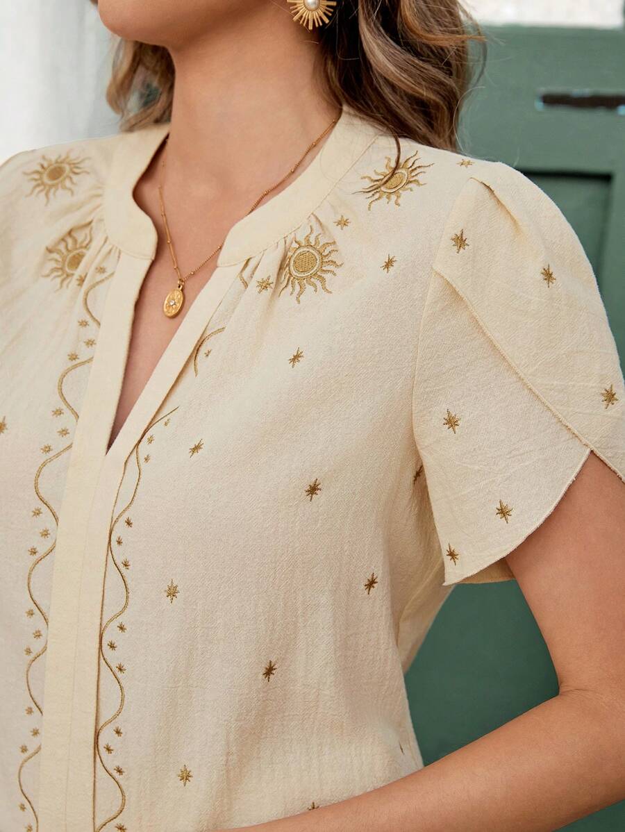 SHEIN Clasi 女士优雅 V 领衬衫，袖子上有花卉刺绣，休闲/度假衬衫，杏色 - 杏色 - 查看 1