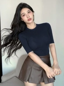 DAZY Camiseta casual de mujer de manga corta con cuello en V ajustada, versátil para usar como capa en verano