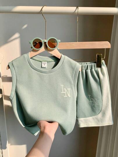 SHEIN 2pcs/Set Young Boys Casual Sports Vacation Knit Letter Pattern Round Neck Short Sleeve Top And Contrast Color Shorts Set, Suitable For Kids Outfits, Young Boy Clothes, Back To School, Boys Sets Fit For Birthday Parties, Evening Parties, Performances, Weddings, Baptisms, Opening Ceremonies, Daily Casual, School, Travel, Sports, Spring And Summer Seasons