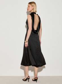 AiiRZ 无袖高领缎面中长连衣裙，优雅A字裙摆，适合晚宴、婚礼宾客等特殊场合，经典永恒。