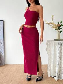 Flirla Conjunto de 2 piezas: Top corto con tirantes de espagueti con lentejuelas borgoña y mini falda ajustado con bajo dividido
