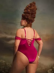 PinupGlam Salopetă de lenjerie sexy de epocă, romantică, cu curbate, dantelă florală încrucișată cu sârmă Plus Size, roșu vin