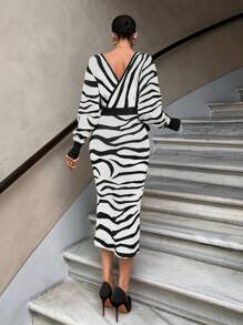 EURMUSE Sukienka swetrowa midi z paskiem i rękawami typu nietoperz w zebrę - Morela - Zobacz 2