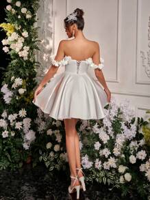 SHEIN Belle Vestido elegante y romántico de encaje con flores 3D en blanco, apropiado para cena, fiesta, cita, vacaciones, boda, evento, vuelta al colegio, graduación, ducha nupcial. Vestido blanco de graduación, vestido de novia - Blanco - Ver 2