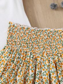 SHEIN Set de 2 piezas para niñas adolescentes: Camiseta con volantes y encaje y mini falda con estampado floral ditsy