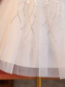 SHEIN Glamorique Kids 4 季女孩可爱度假和婚礼派对礼服，优质白色网眼花童宴会礼服，刺绣蓬松公主礼服 - 白色 - 查看 6