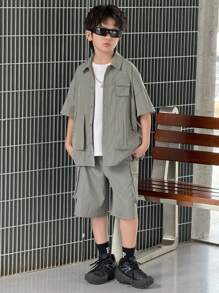 2 pezzi Completo per ragazzo preado casual, composto da camicia con colletto e tasche con toppe in colore unito a maniche corte e pantaloncini in tessuto leggero, adatto per scuola, giardino, spiaggia, compleanni, primavera/estate - Verde - Visualizzare 5