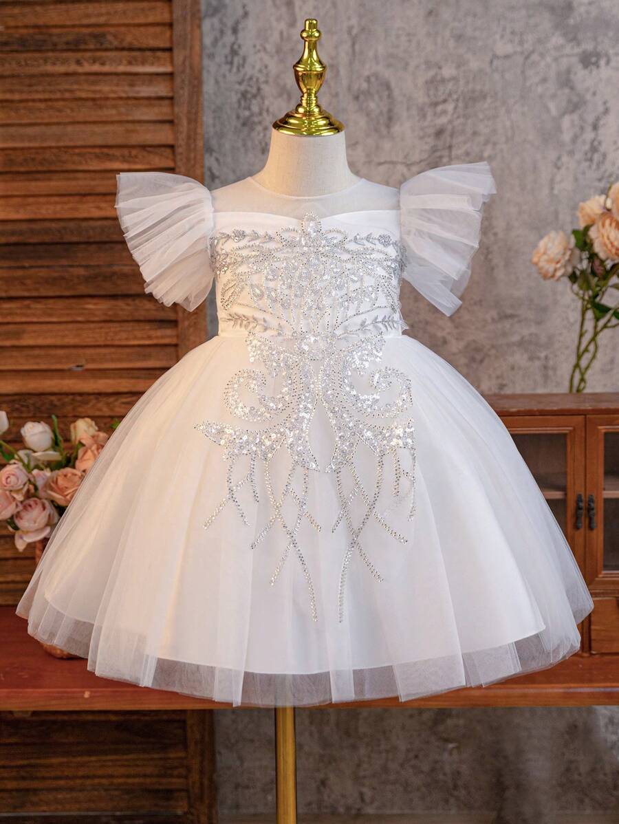 SHEIN Glamorique Kids 4 季女孩可爱度假和婚礼派对礼服，优质白色网眼花童宴会礼服，刺绣蓬松公主礼服 - 白色 - 查看 1