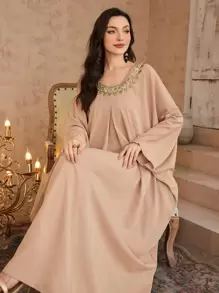 Al Najma 女士蝙蝠印花褶饰宽松束腰连衣裙 - 卡其色 - 查看 3