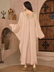 Al Najma 女士蝙蝠印花褶饰宽松束腰连衣裙 - 卡其色 - 查看 2