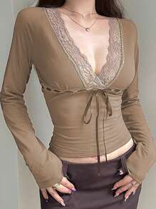 DAZY 度假风格蕾丝拼布深 V 领 3D 蝴蝶结长袖女式 T 恤，春季、秋季女装 - 駝色 - 查看 3
