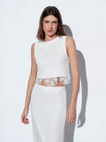 Maija 优雅都市时尚白色腰部贴身花卉蕾丝拼布衬衫，新款春夏时尚，适合休闲、派对、约会、婚礼嘉宾、周年纪念、浪漫度假 - 白色 - 查看 3