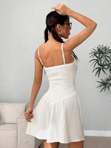 SHEIN Unity Robe mini évasée à taille élastique avec texture plissée mignonne pour femmes - Blanc - View 2