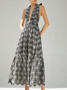 Aveloria Modichic Contrast Color Floral Daisy Embroidered Deep V Neck Tie Front Backless Dress, Elegant Vacation Style With Luxurious Design Feel - Black and White - View 3
