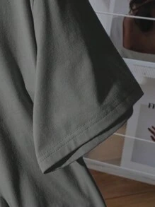 SHEIN EZwear 摇滚灵魂复古风格加大码宽松 T 恤，闪电和嘴唇图案，圆领短袖，加大码女式夏季 T 恤 - 灰色 - 查看 4