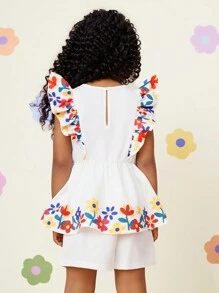 SHEIN Cutesy Cutie 2pcs Young Girl Set: Ditsy Floral Ruffle Trim Blouse And Loose Shorts - Multicolor - View 5