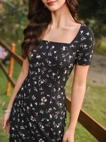 Vintamour Robe d'été élégante vintage à fleurs pour femme, avec manches courtes, col carré et coupe évasée. Tenues de vacances, vêtements d'été pour femme, robe noire, robes d'été pour femme, robes élégantes pour invités de mariage, vêtements d'église pour femme, longues robes pour femme, robe de vacances, vêtements d'été, tenue de croisière, robes de printemps à fleurs