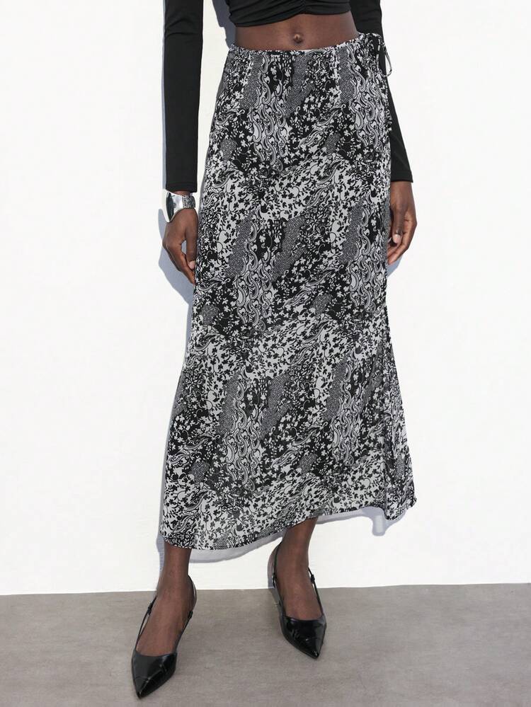 SHEIN Maija Neuer Frühlings-/Sommerkollektions eleganter Damen Rock mit schwarz-weißem Kunstdruck, lässig für den Alltag, romantischer Urban-Resort-Stil, geeignet für Ausflüge, Partys, Hochzeitsgäste, Vintage-Stil
