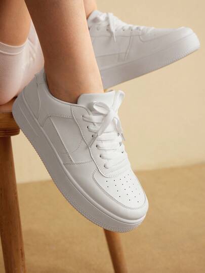 SHEIN X Lucía Bellido CUCCOO EASI Vår och höst Fashionabla tjocksula Höjd Ökande fritidsskor för kvinnor med snörning fram, vattentät plattform och i vit färg Fritidssportskor Fritidsskor Back to School Skor College Studentskor Skolmaterial Tillbaka till skolan Jul höst, mångsidiga skor för kvinnor nyår Semesterskor För Dam Sneakers