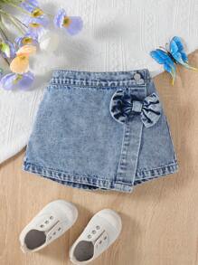 SHEIN Baby Girls New Fashion Denim Shorts, Stylish Skort Design With 3D Bow Decor, Light Wash Casual Everyday Versatile Denim Skirt-Shorts, Spring/Summer New Arrival - Light Wash - View 4