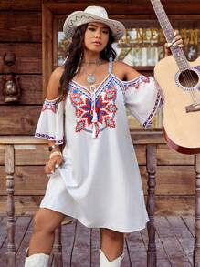SHEIN LUNE 大码女式波西米亚风印花休闲度假连衣裙，带流苏装饰 - 白色 - 查看 5