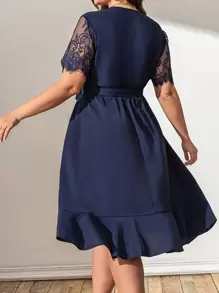 SHEIN Clasi Vestido con escote en V, bajo con volantes, de talla grande con patchwork de encaje floral