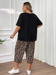 SHEIN CURVE+ Plus Size Leopard Print 2 Pieces Set - Short Sleeve Round Neck T-Shirt And 7/8 Print Pants - Multicolor - View 2