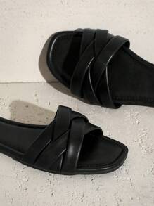 SHUZIA Giày sandal đế bằng Criss Cross thời trang thoải mái, rộng rãi cho nữ - màu đen - Xem 7