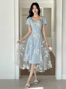 DAZY Đầm dài dáng ôm, cổ tròn, tay ngắn, thắt eo, họa tiết hoa Phục Sinh - trắng - Xem 5