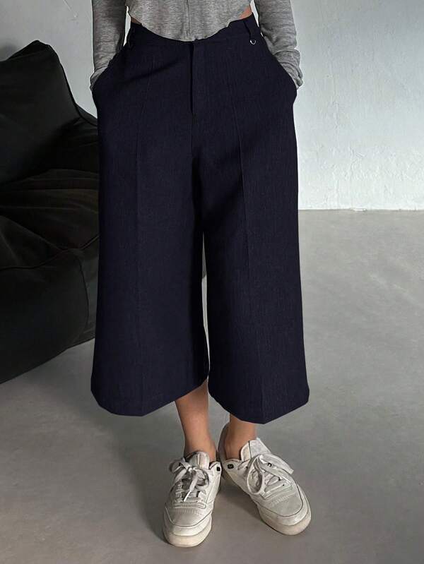 DAZY Women's Solid Color Straight Pocket Capri Pants
