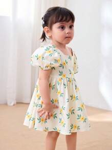 Cozy Pixies Babymeisjesjurk met pofmouwen en getailleerde taille en ditsy bloemenmotief