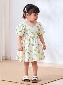Cozy Pixies Babymeisjesjurk met pofmouwen en getailleerde taille en ditsy bloemenmotief