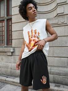 Manfinity Streetrush Conjunto casual de hombre con anillo de súper oro, brazalete, camiseta sin mangas de cuello redondo grande y sencilla, y pantalones cortos. Regalo para novio, regalo para hombres, adecuado para amigos. Camisetas con gráficos, camisetas gráficas para hombres.