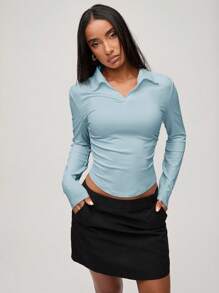 SHEIN BASICS Blusa de punto de unicolor casual con cuello vuelto, cierre de media cremallera delantera y lados fruncidos, de manga larga para mujer