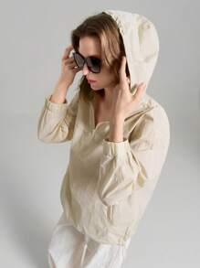 Ontre Vêtements de femme casual urbains et d'extérieur, combinaison de printemps 2025 casual avec capuche et protection solaire, beige avec capuche et poignets élastiques, design quotidien avec fermeture éclair, capuche et poignets élastiques