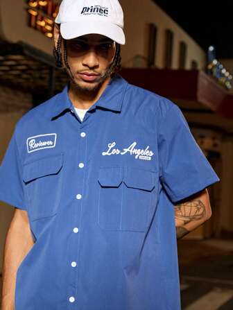 PAVTROS Manfinity Streetrush Manfinity Streetrush Men's Loose Fit Short Sleeve Button Down Shirt, Pocket Shaped Decorative Casual Shirt, Men's Blue Flat Hem Simple Slogan Print Casual Shirt, Casual Fit Shirt, Streetwear, Casual Sportswear, Holiday Gift,Rapper Outfits, INS Matching Item,Streetwear,Boyfriend Gifts