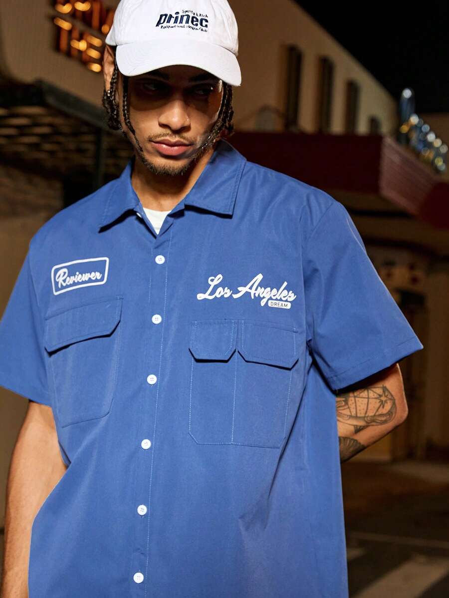 PAVTROS 男士宽松短袖纽扣衬衫，口袋装饰休闲衬衫，男士蓝色平摆简约标语印花休闲衬衫，休闲版型衬衫，街头服饰，休闲运动服，节日礼物，说唱歌手，INS 搭配单品，男友礼物