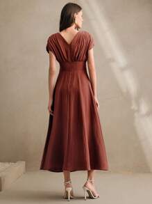 Anewsta Robe longue à encolure en V profond, taille haute avec cordon de serrage et décolleté ajouré. Tenue de plage pour les vacances, adaptée au printemps/été pour les femmes.