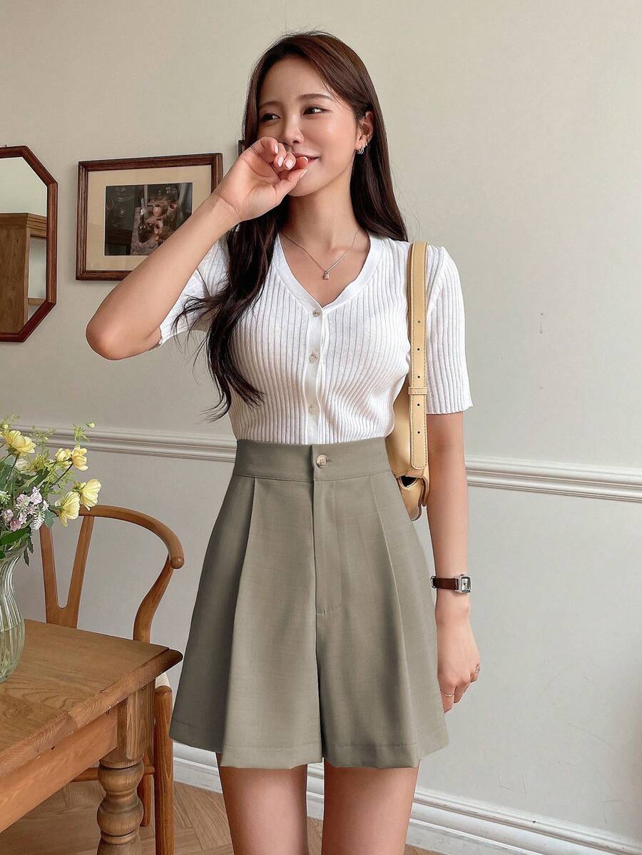 DAZY 女士纯色前扣褶皱短裤,休闲日常穿着,秋季服装 - 橄欖綠 - 查看 1