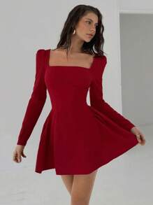 SHEIN Privé Robe moulante avec volants et manches longues, amour de la Saint-Valentin, soirée de rendez-vous élégante, mini-robe rouge unicolore en forme de A à manches bouffantes, sexy et gracieuse