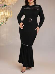 Modelyn Sukienka Plus Size z okrągłym dekoltem i długim rękawem, z siateczki, z łatkami i dopasowanym krojem - Czarne - Zobacz 4