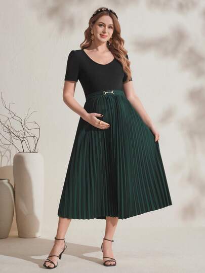 SHEIN Comfortable Pleated Skirt Matched With Solid Knit Crop Top, Maternity Set