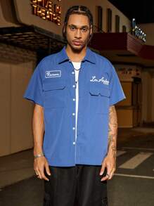 PAVTROS 男士宽松短袖纽扣衬衫，口袋装饰休闲衬衫，男士蓝色平摆简约标语印花休闲衬衫，休闲版型衬衫，街头服饰，休闲运动服，节日礼物，说唱歌手，INS 搭配单品，男友礼物