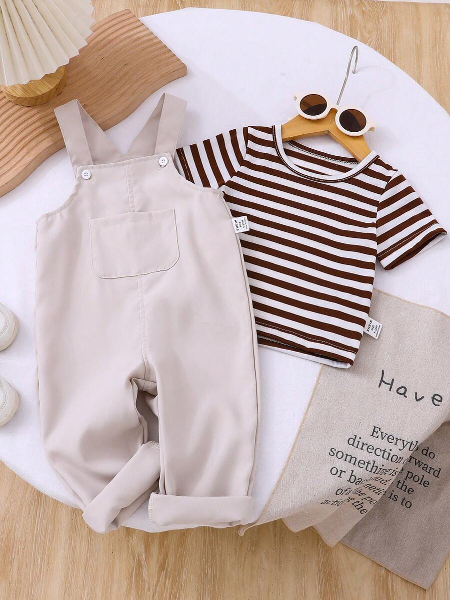 SHEIN Playful Pals Bộ 2 món áo thun ngắn tay kẻ sọc và quần yếm cho bé trai, thích hợp cho các hoạt động mùa hè. Quần yếm giúp bé trông đáng yêu hơn, bộ quần áo trẻ em giản dị và đa năng. - Nhiều màu - Xem 1